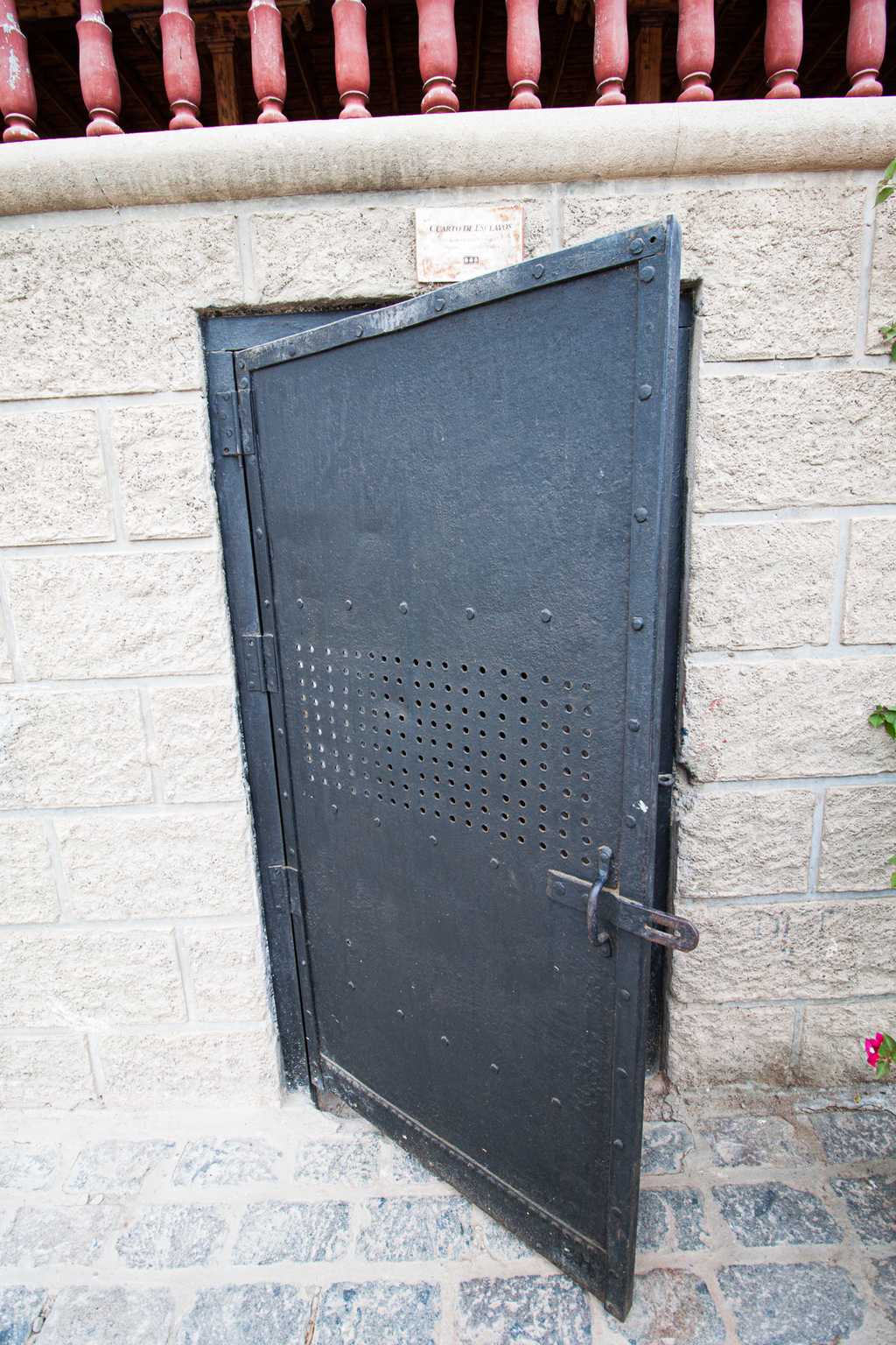 The door to the punishment room, where slaves spent an unimaginably painful two days. As the room was only big enough to keep 2 or 3 people at a time, slaves would deliberately commit “crimes” in order to take the place of their peers