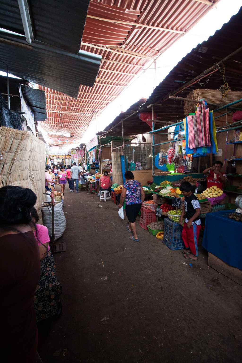 Sprawling markets in Chincha